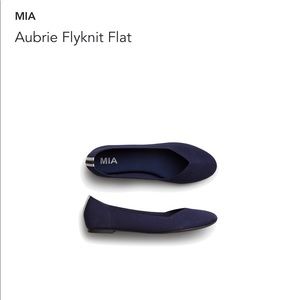 Mia Aubrie flat